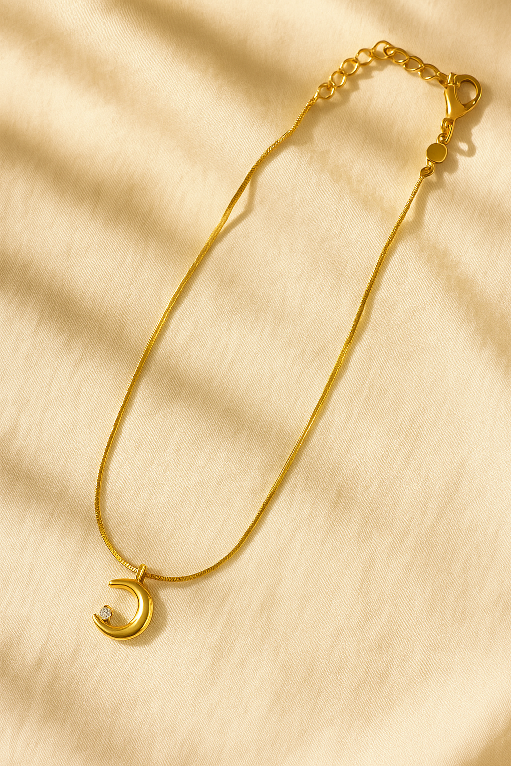 Luné Gold Moonstone Necklace