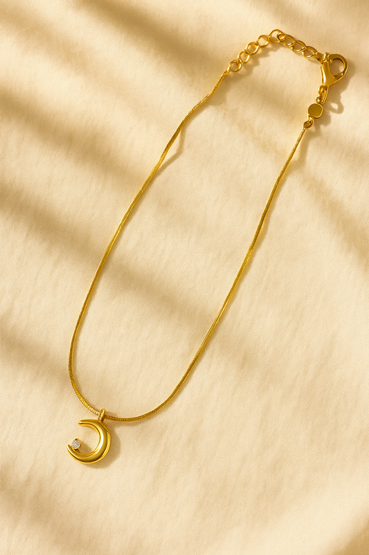 Luné Gold Moonstone Necklace