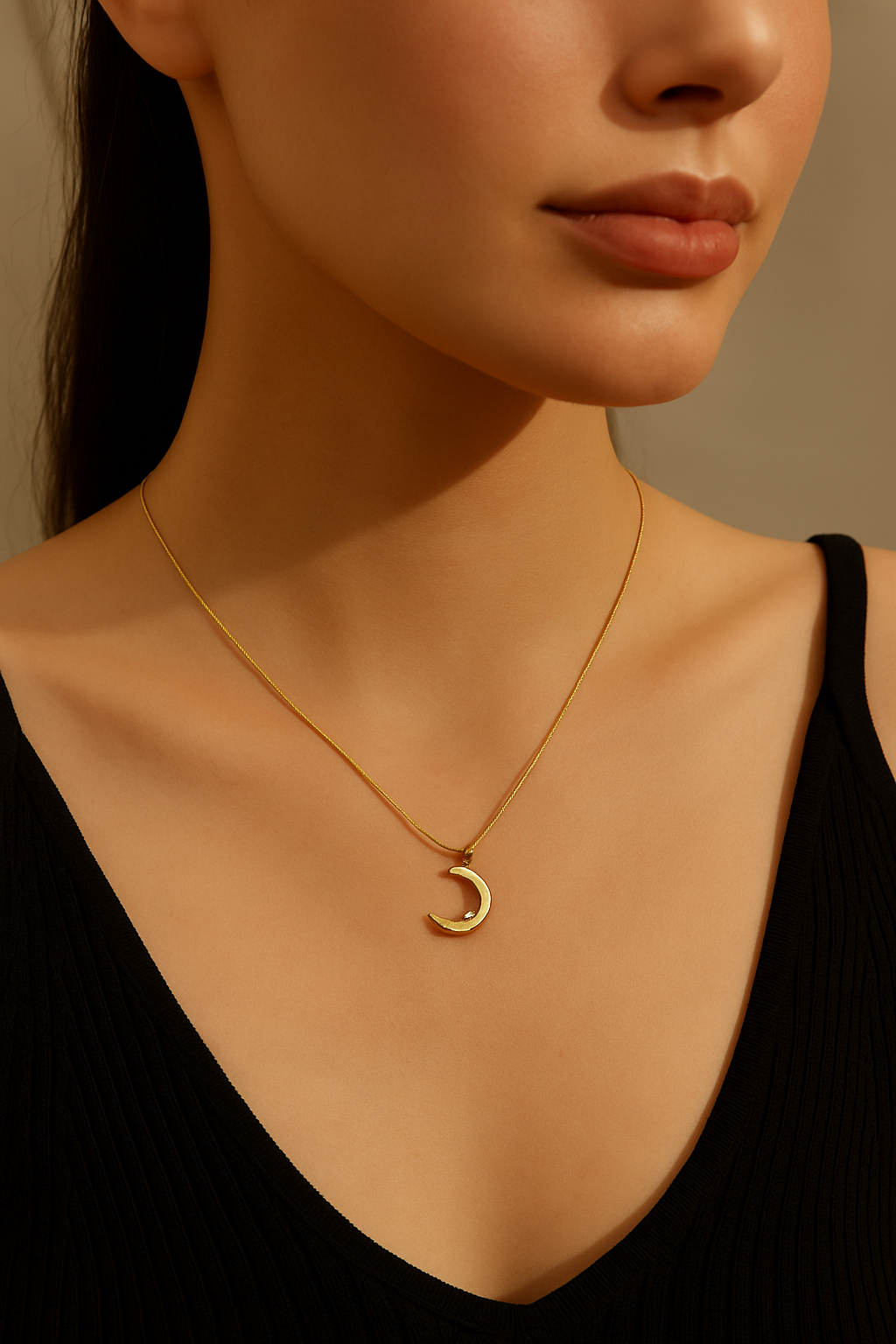 Luné Gold Moonstone Necklace